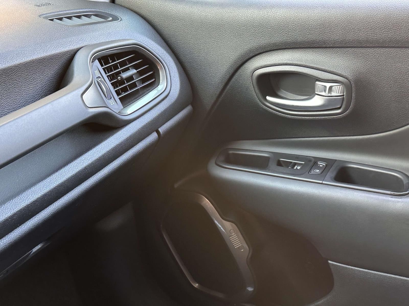 2020 Jeep Renegade Limited - Photo 28