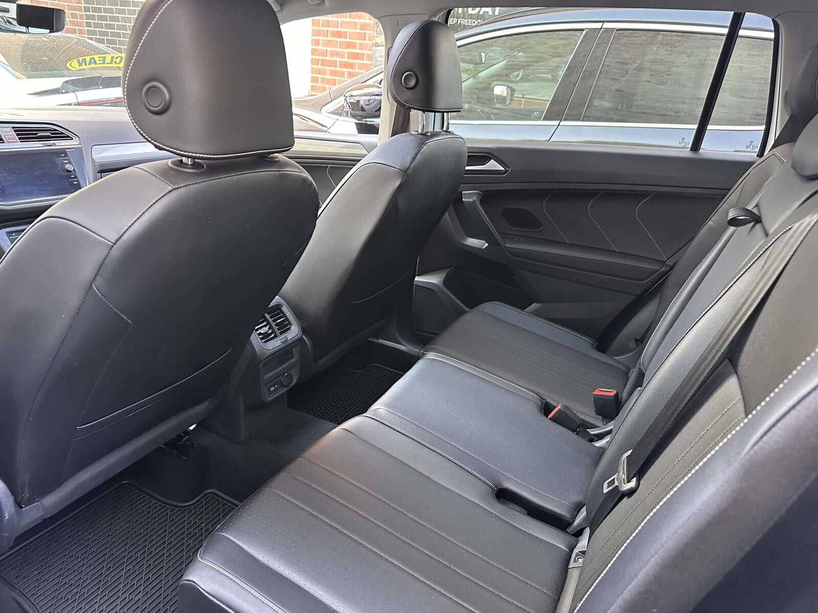 2022 Volkswagen Tiguan SE - Photo 16