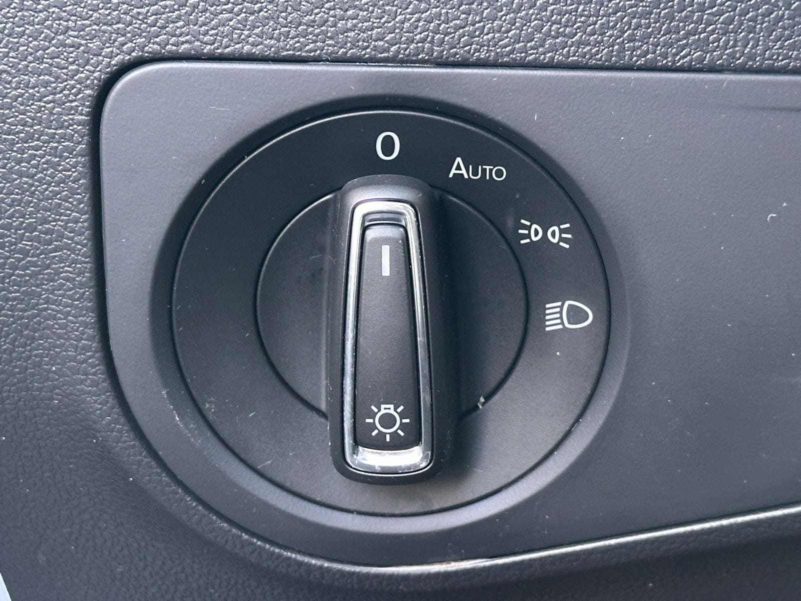 2022 Volkswagen Tiguan SE - Photo 23