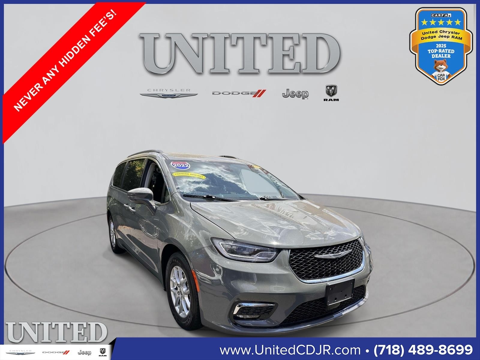 2022 Chrysler Pacifica Touring L's photo