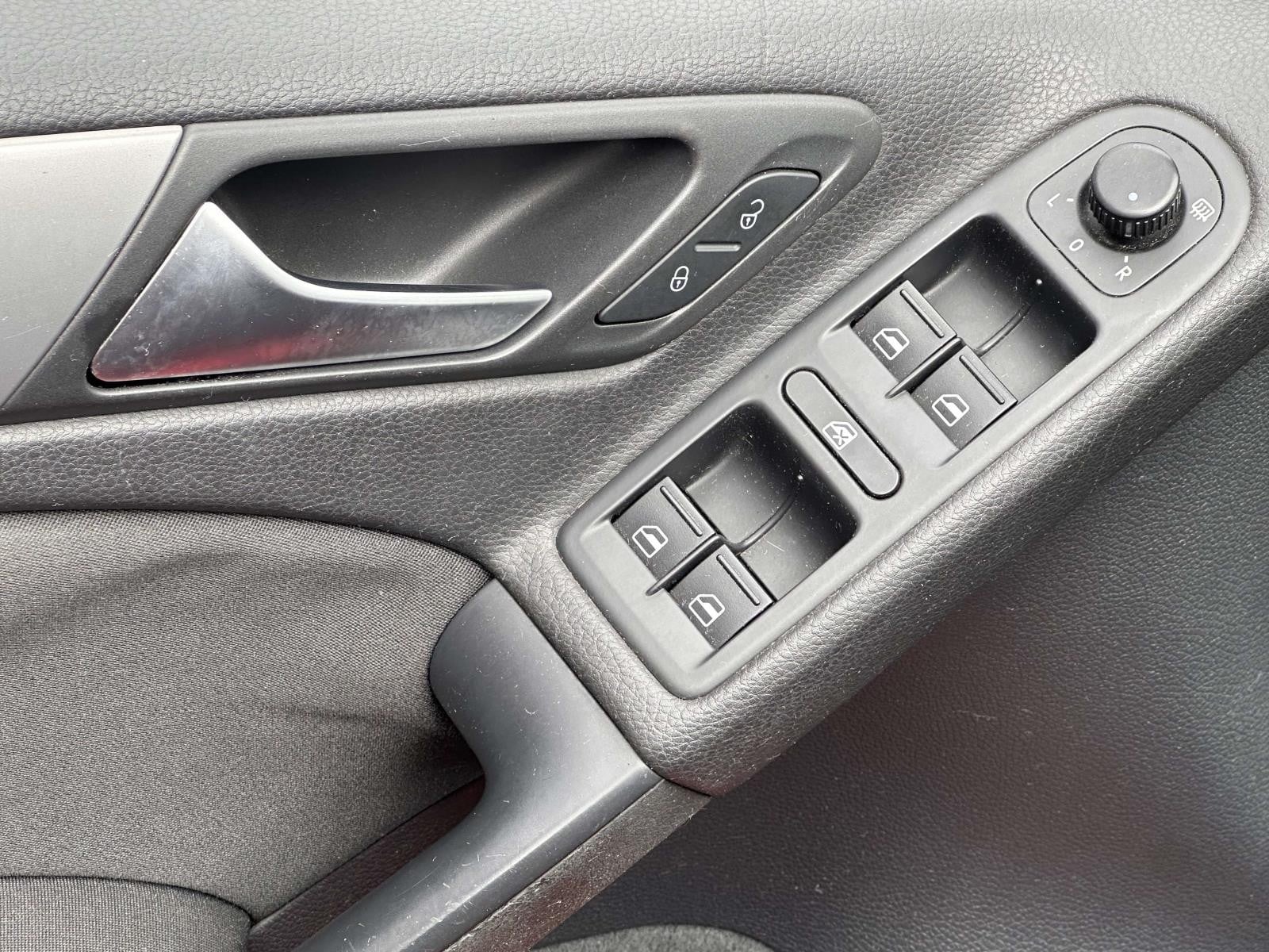 2012 Volkswagen Golf Base - Photo 14