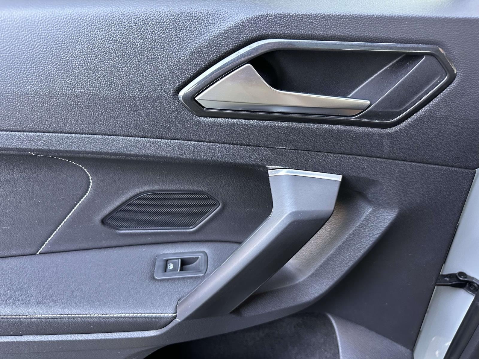 2022 Volkswagen Tiguan SE - Photo 22