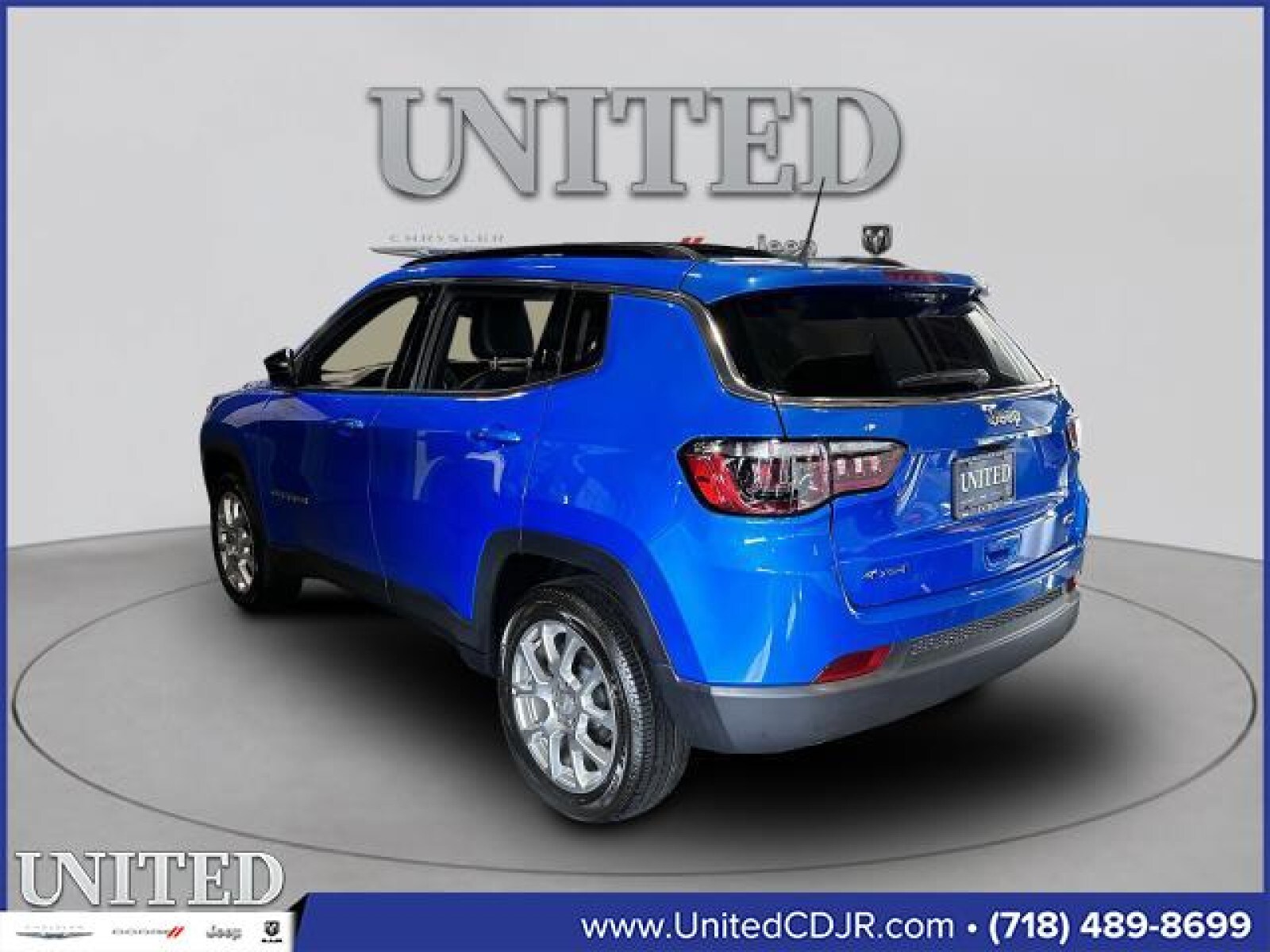 2023 Jeep Compass Latitude Lux photo 4