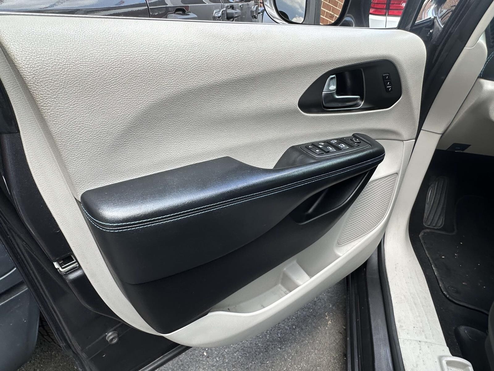 2021 Chrysler Pacifica Touring L - Photo 17
