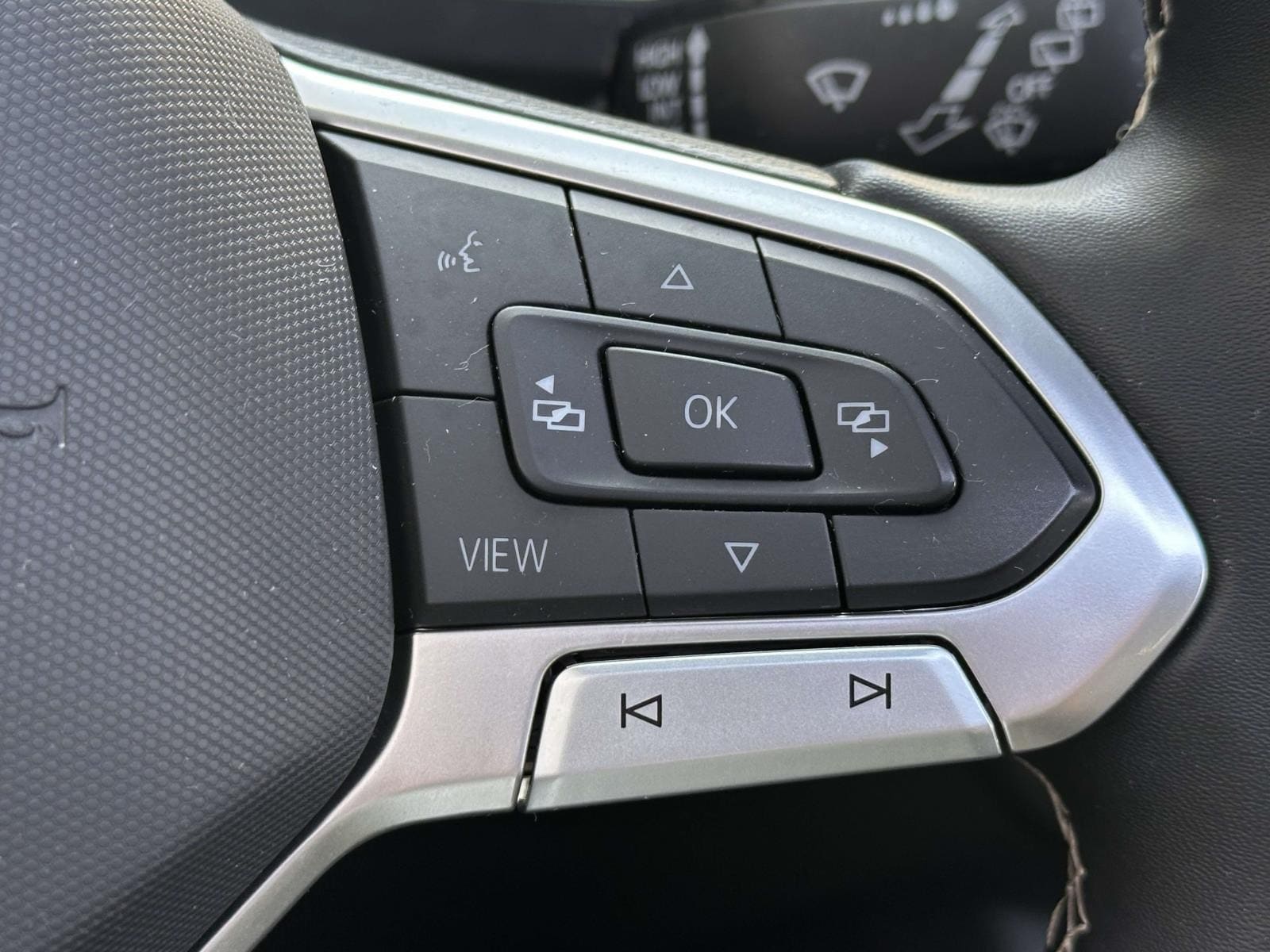 2022 Volkswagen Tiguan SE - Photo 25