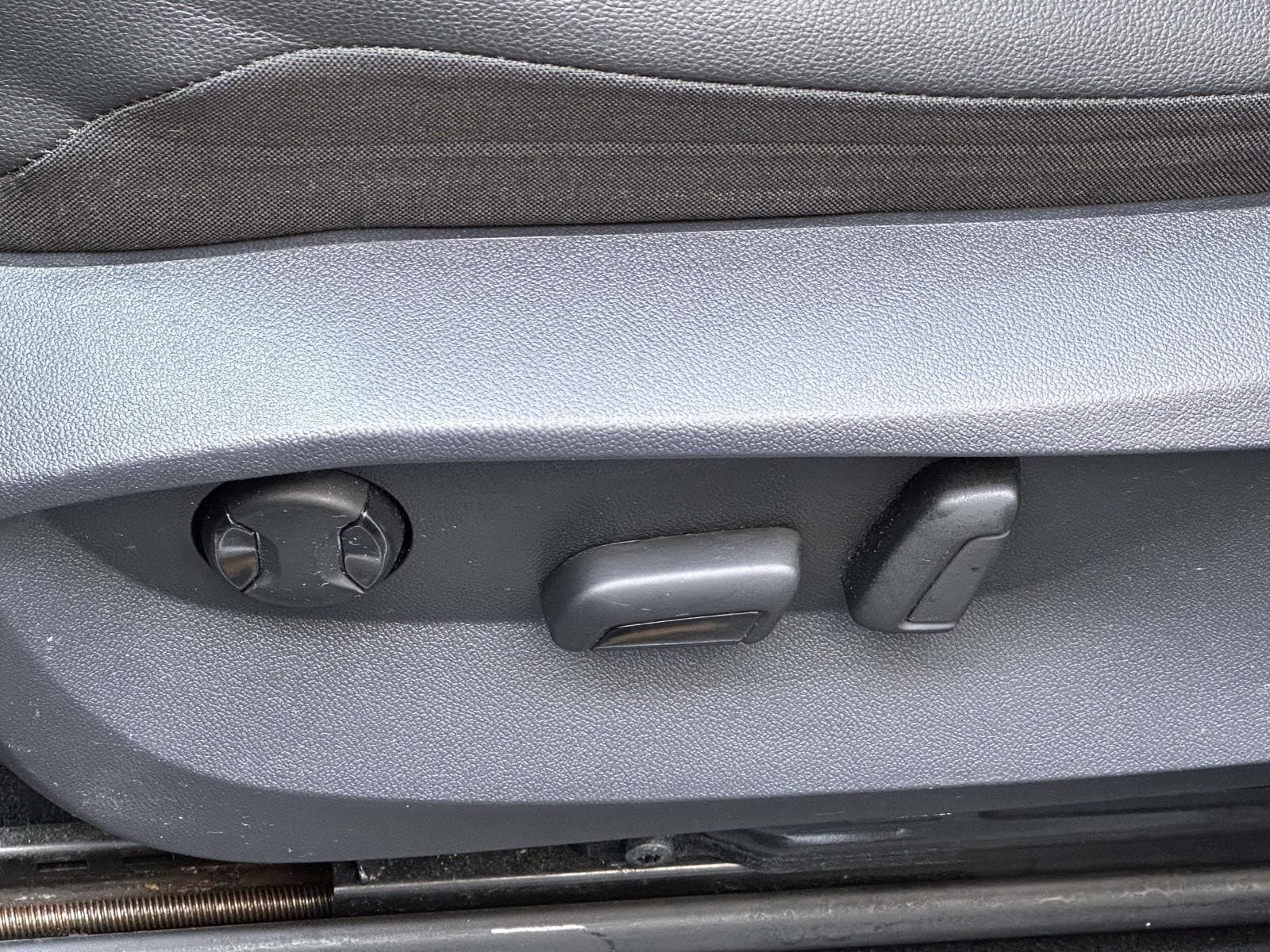 2022 Volkswagen Tiguan SE - Photo 13