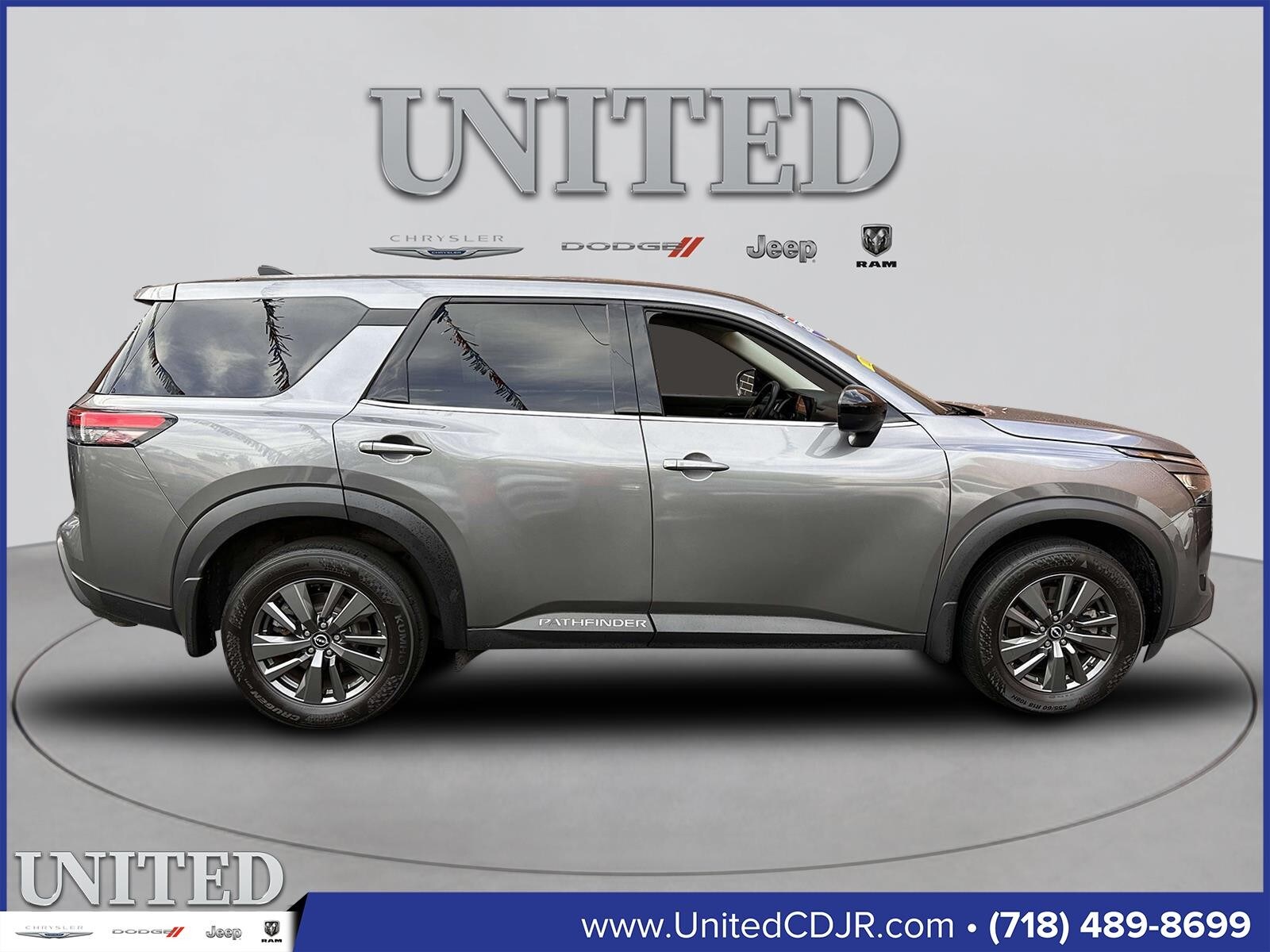 2023 Nissan Pathfinder S photo 2