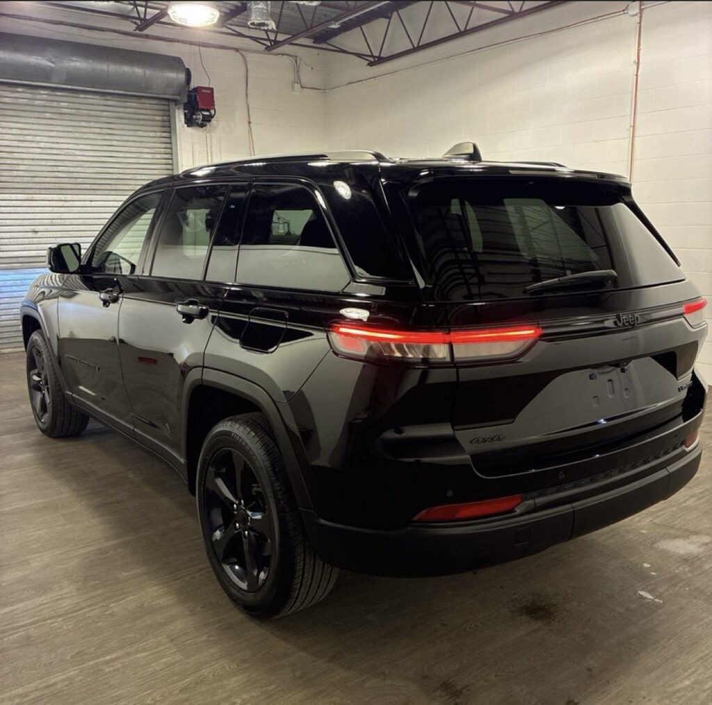 Used 2023 Jeep Grand Cherokee Limited SUV