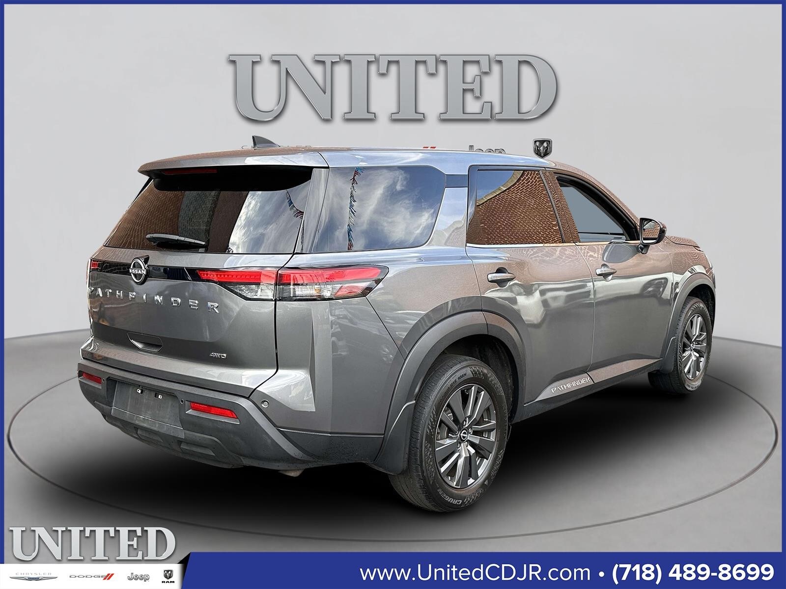 2023 Nissan Pathfinder S photo 3