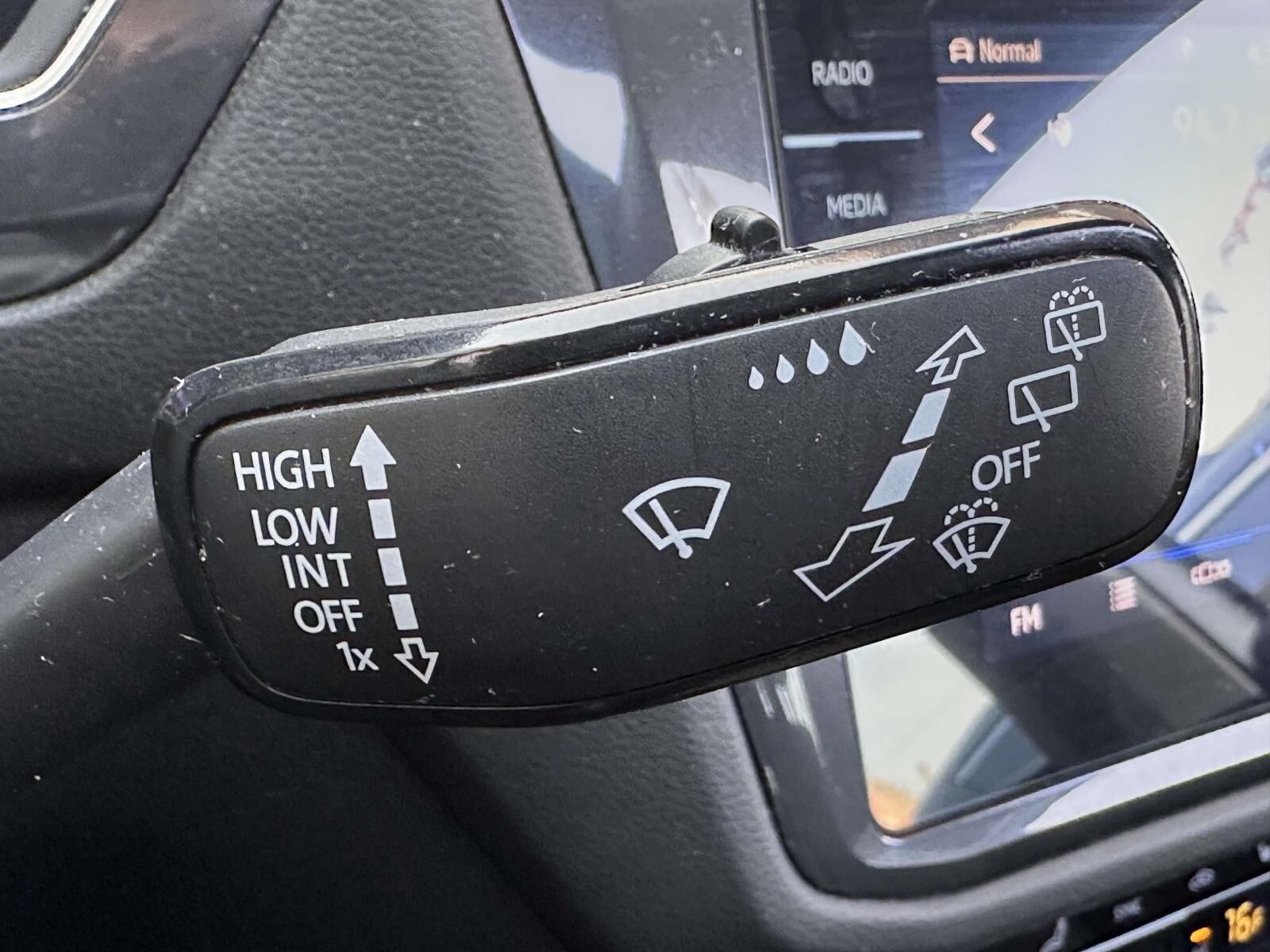 2022 Volkswagen Tiguan SE - Photo 31