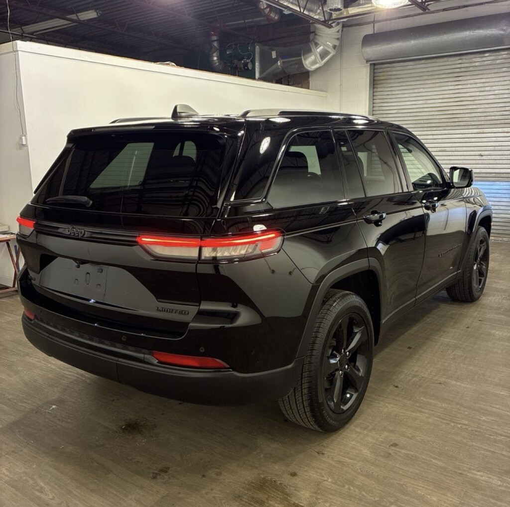 Used 2023 Jeep Grand Cherokee Limited SUV