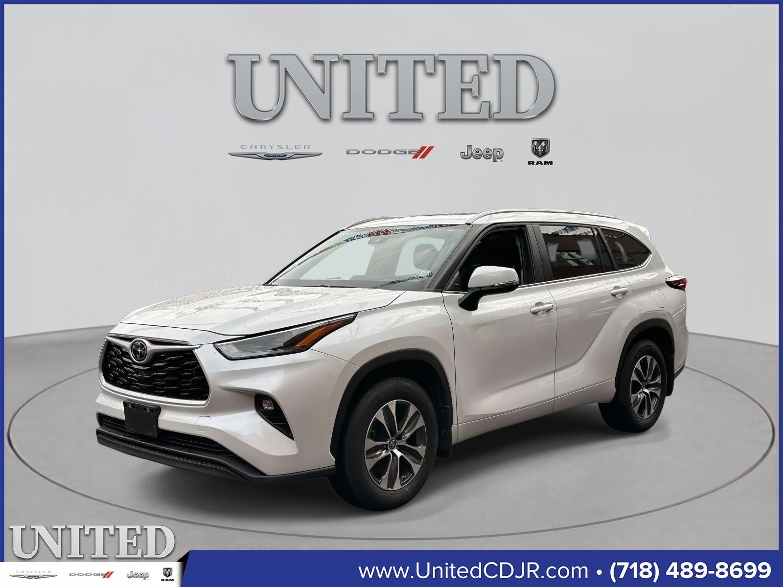2024 Toyota Highlander XLE's photo