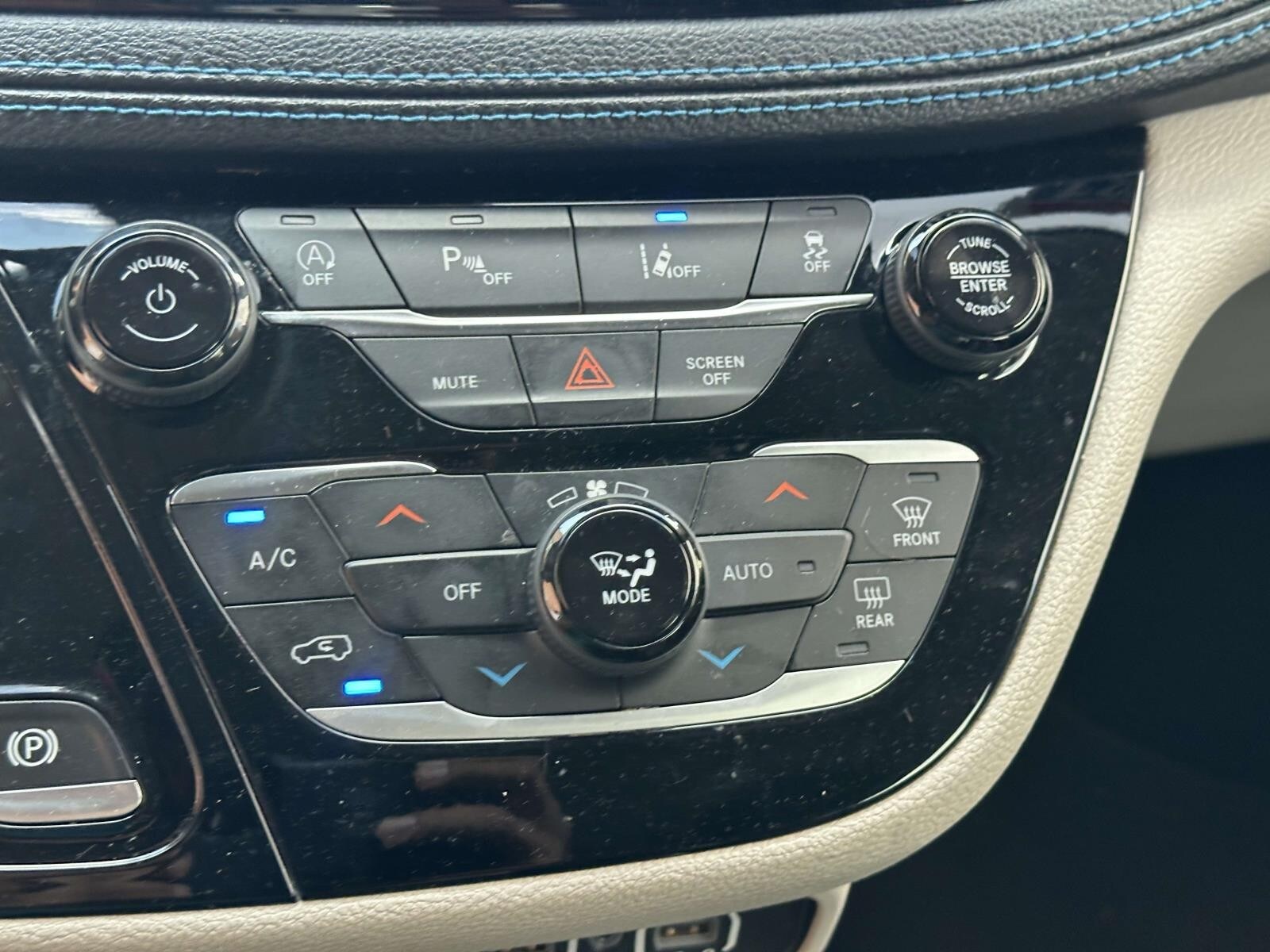 2021 Chrysler Pacifica Touring L - Photo 23