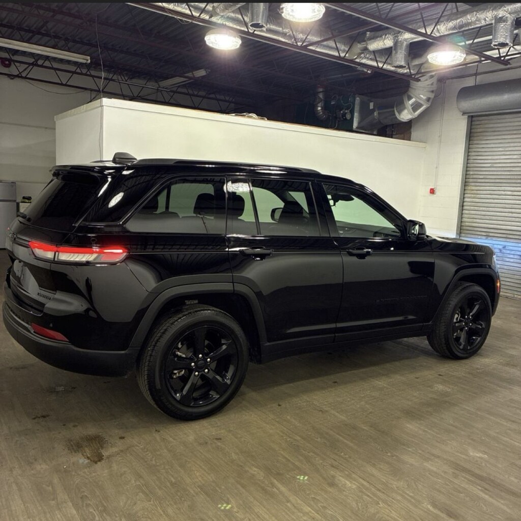 Used 2023 Jeep Grand Cherokee Limited SUV