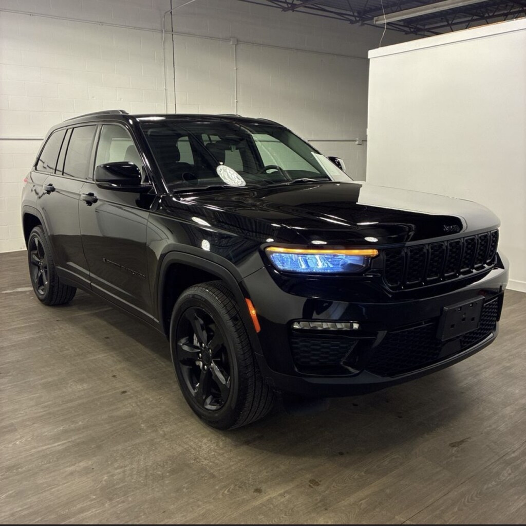 Used 2023 Jeep Grand Cherokee Limited SUV