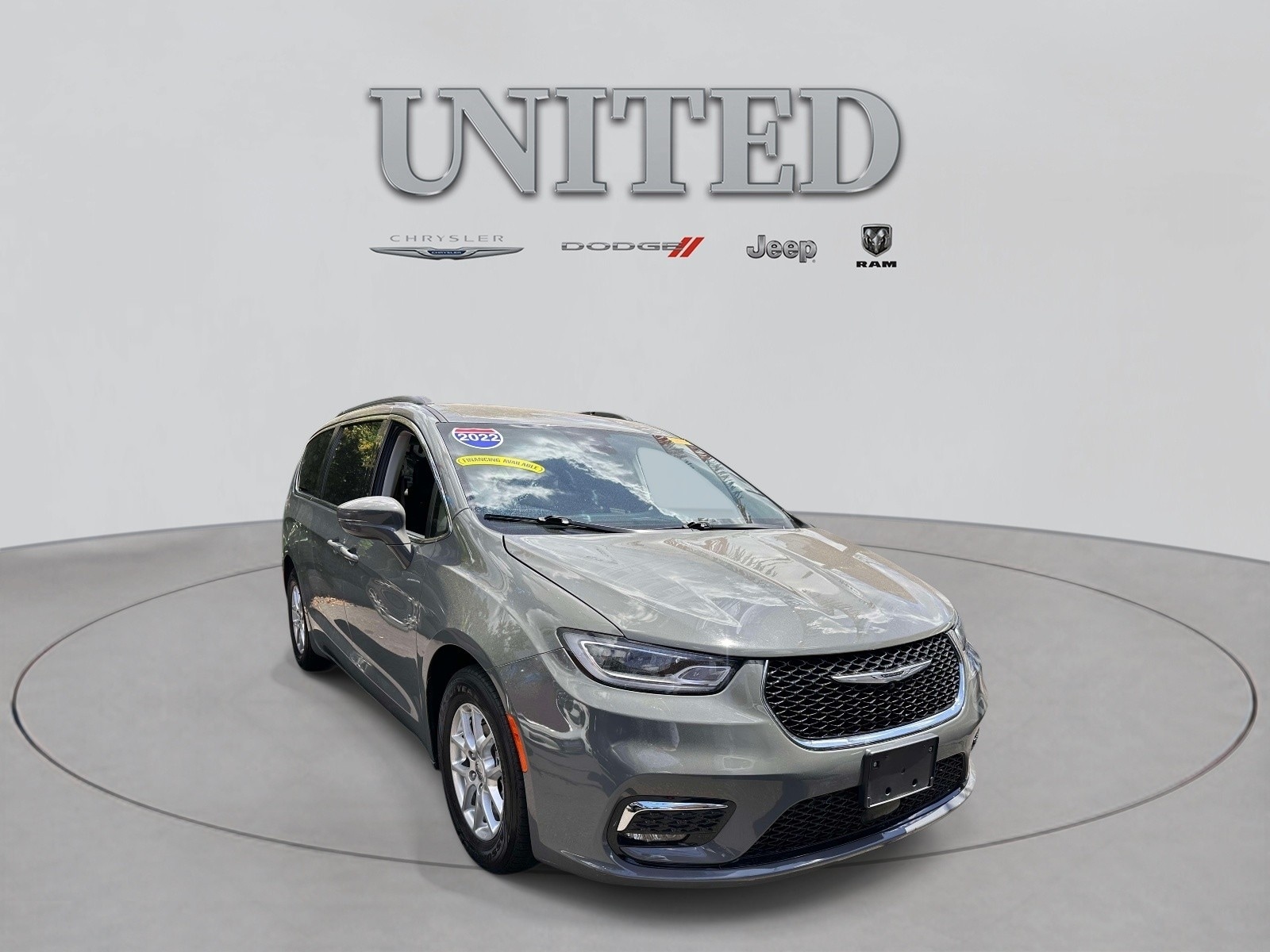 2022 Chrysler Pacifica Touring L's photo