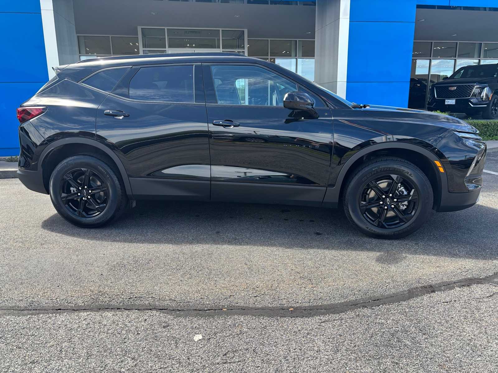 2025 Chevrolet Blazer 2LT photo 2