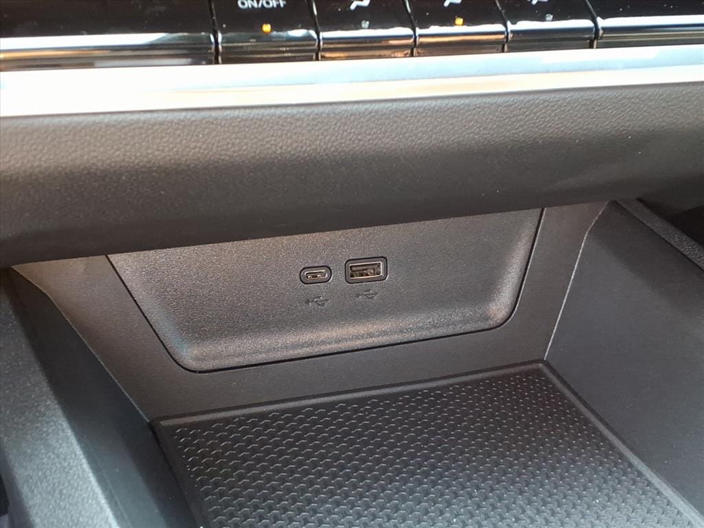 2027 Chevrolet Equinox LT - Photo 21