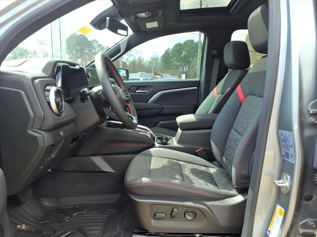 2025 Chevrolet Colorado Z71 - Photo 17