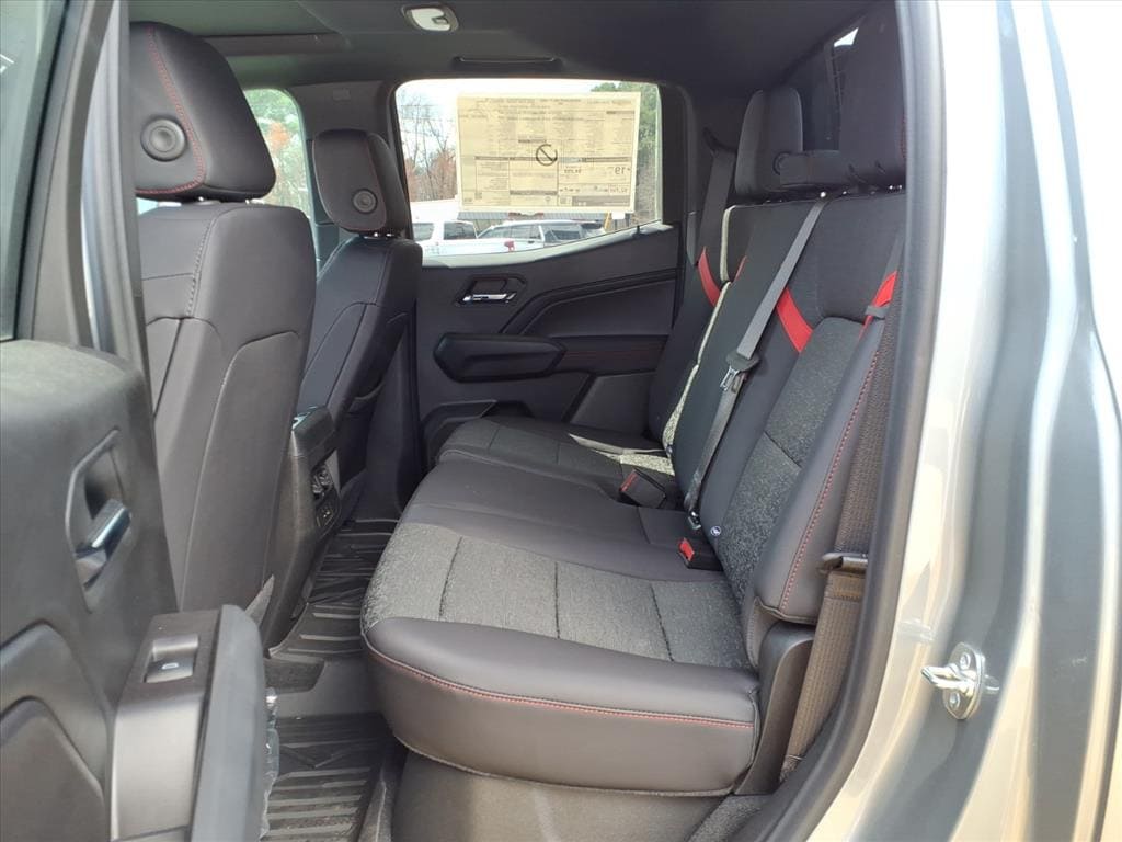 2025 Chevrolet Colorado Z71 - Photo 12