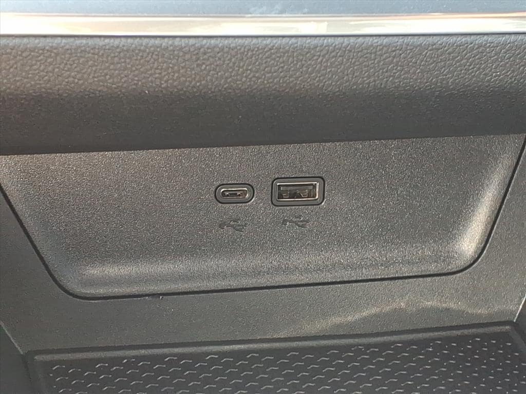 2027 Chevrolet Equinox LT - Photo 21