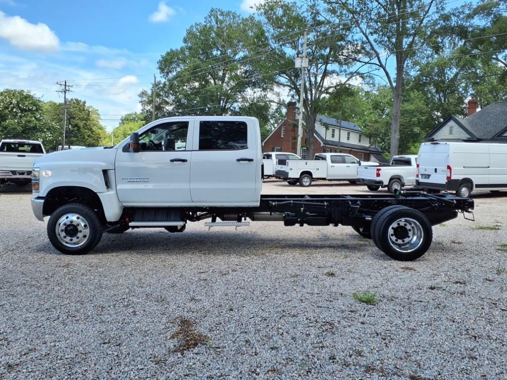 2025 Chevrolet Silverado 5500HD Work Truck photo 4