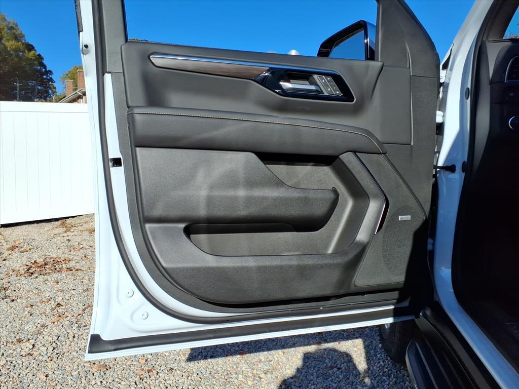 2026 Chevrolet Suburban Premier - Photo 15