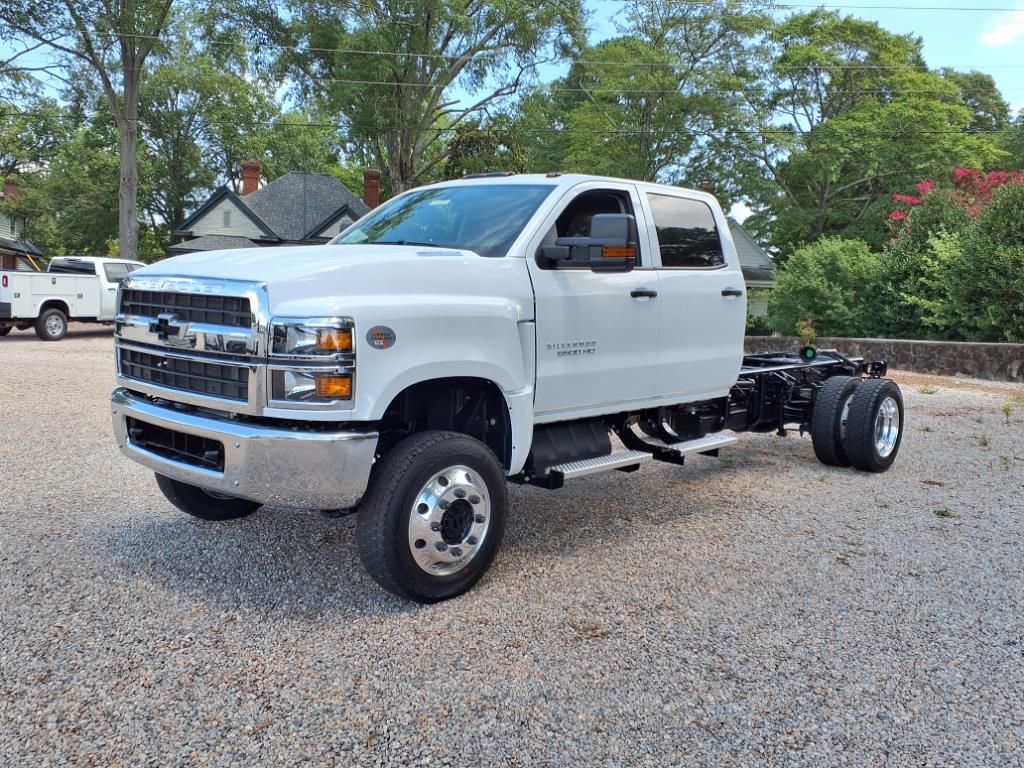 2025 Chevrolet Silverado 5500HD Work Truck photo 3