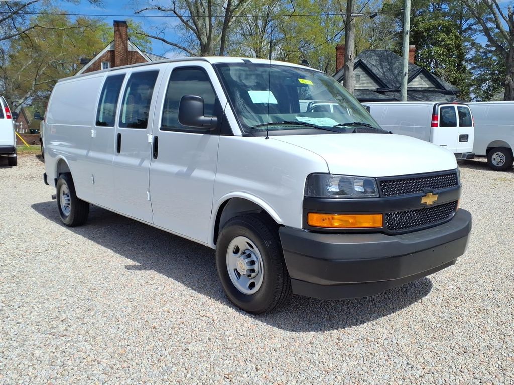 2026 Chevrolet Express 2500 Extended Work Van HD's photo