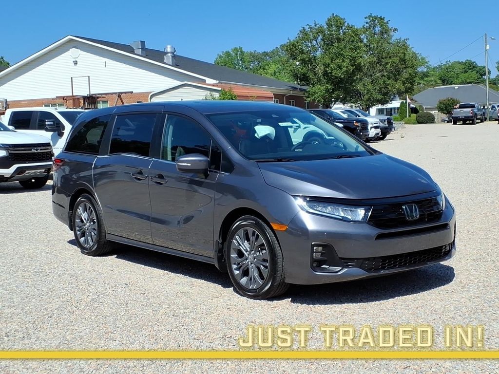 2025 Honda Odyssey Touring's photo