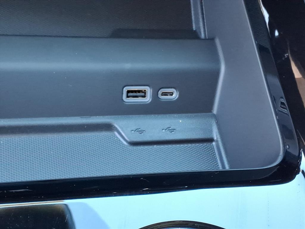 2026 Chevrolet Suburban Premier - Photo 25