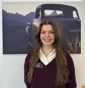 Staff member GRACIE GULLIE from 0b307ddf3599