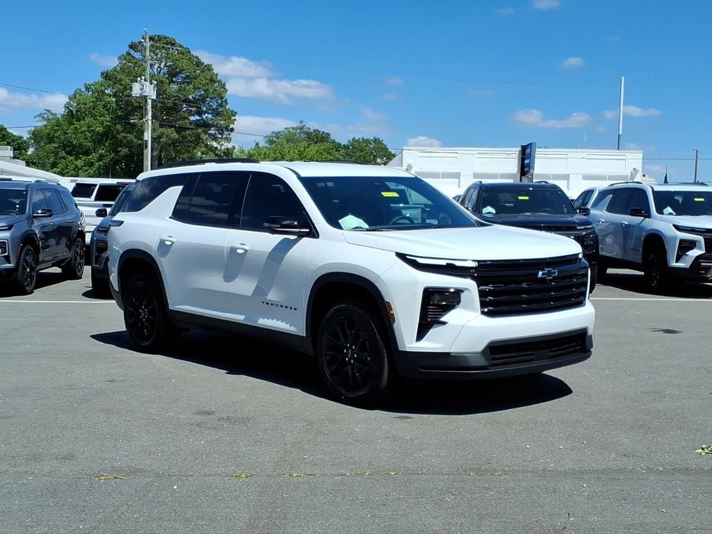 2026 Chevrolet Traverse FWD LT's photo