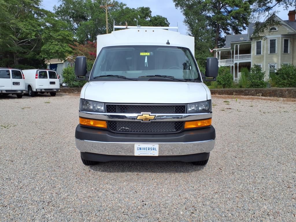 2025 Chevrolet Express 3500 Cutaway Van photo 2
