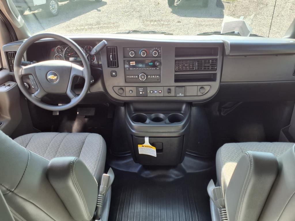 2025 Chevrolet Express Cutaway Base photo 13
