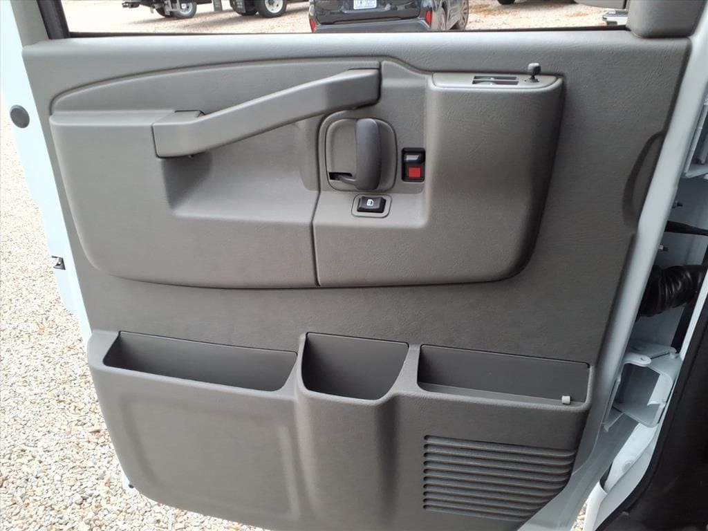2025 Chevrolet Express Cargo Work Van - Photo 31