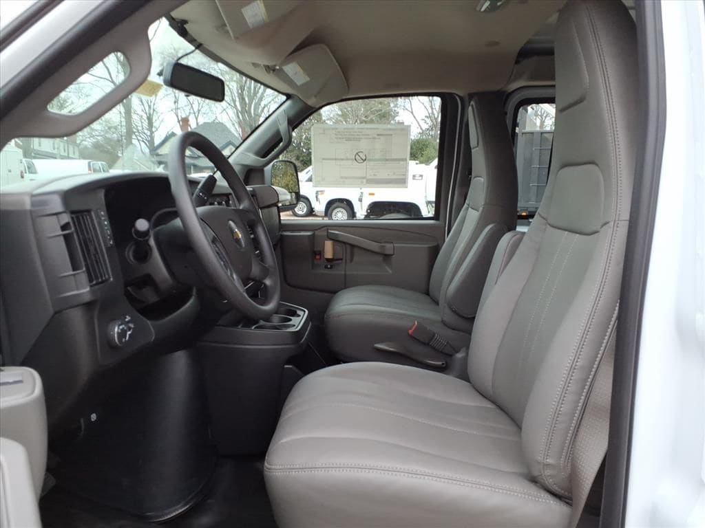 2025 Chevrolet Express Cargo Work Van - Photo 17