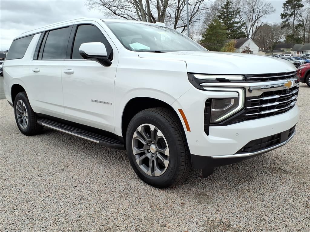 2026 Chevrolet Suburban LT's photo