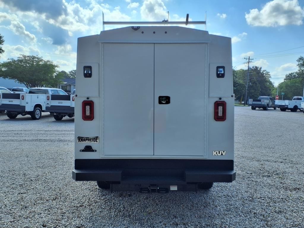 2025 Chevrolet Express Cutaway Base photo 8