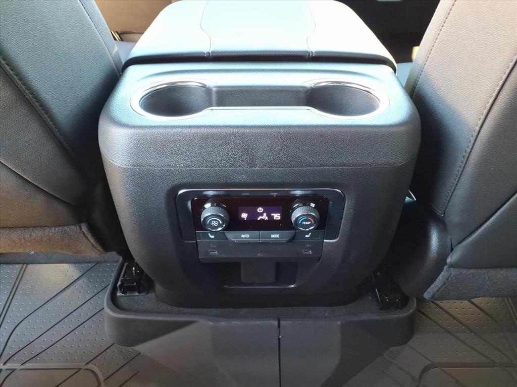 2026 Chevrolet Suburban Premier - Photo 13