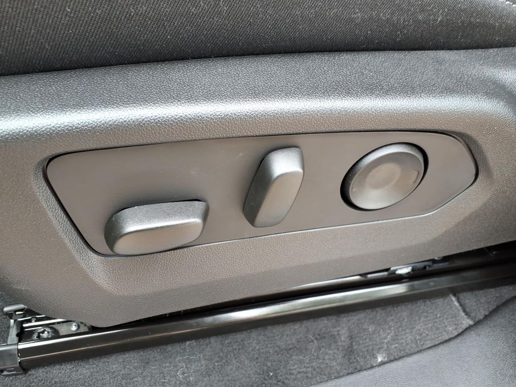 2026 Chevrolet Colorado LT - Photo 16