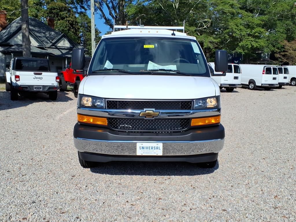 2025 Chevrolet Express Cutaway 3500 photo 2