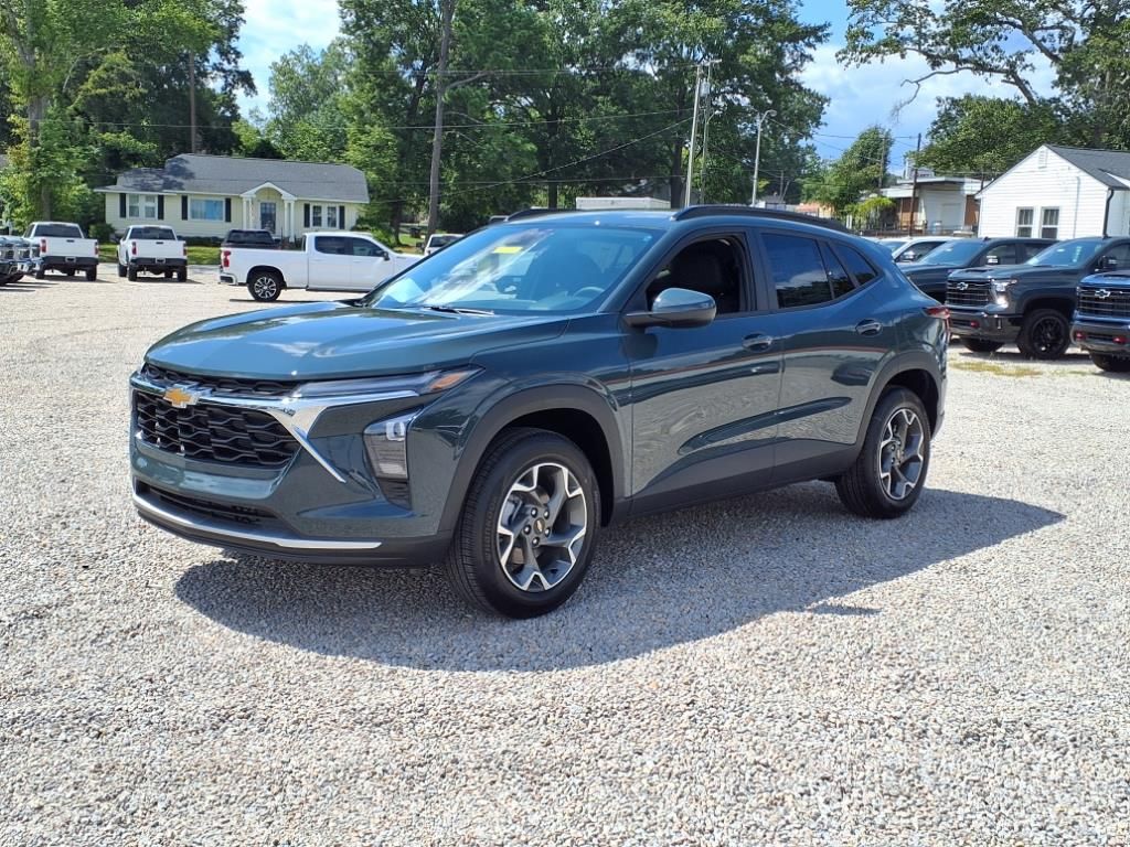 2025 Chevrolet Trax LT photo 3