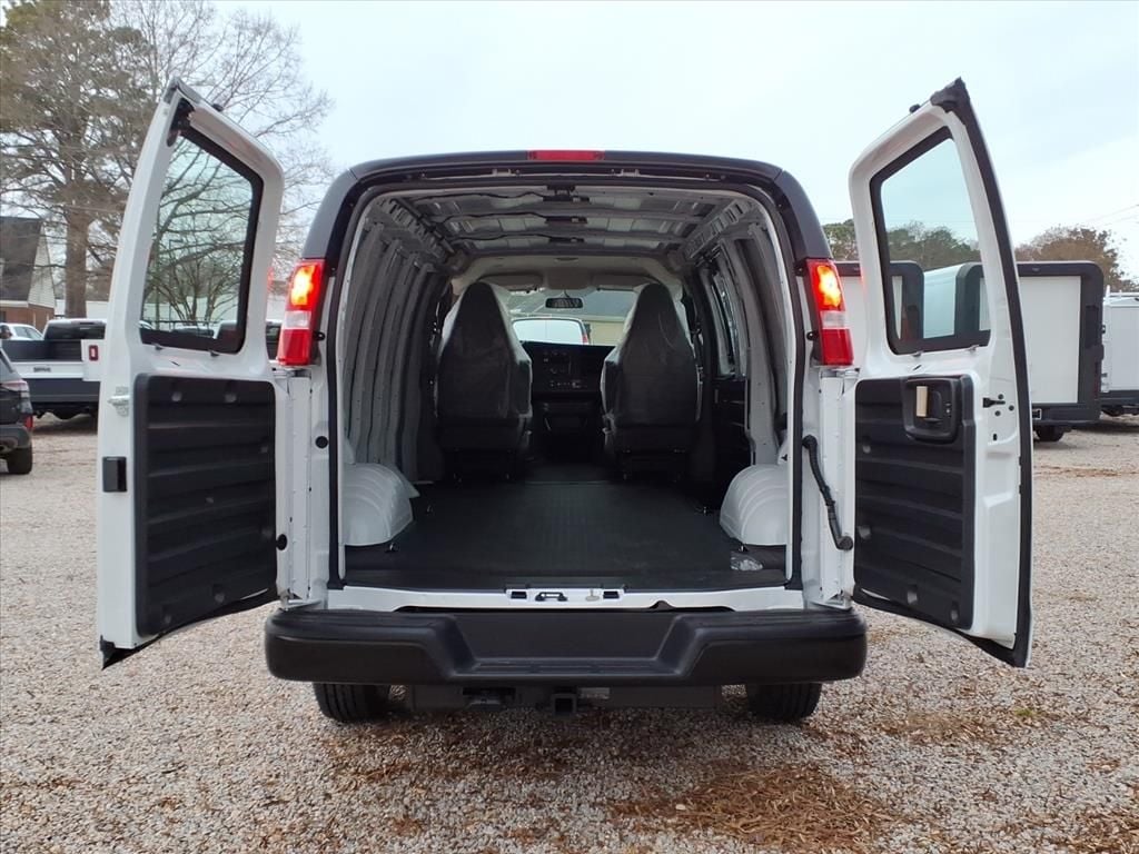 2025 Chevrolet Express Cargo Work Van - Photo 7