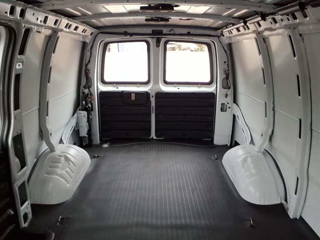 2025 Chevrolet Express Cargo Work Van - Photo 14