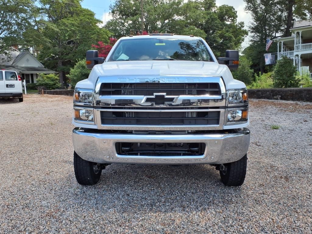 2025 Chevrolet Silverado 5500HD Work Truck photo 2