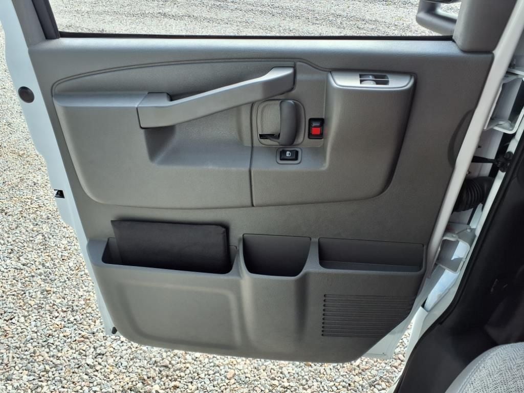 2025 Chevrolet Express Cutaway Base photo 20