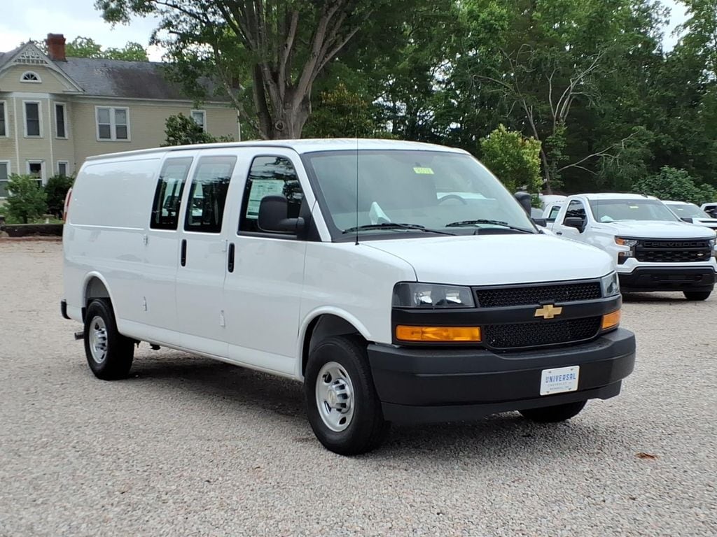 2026 Chevrolet Express 2500 Extended Work Van HD's photo