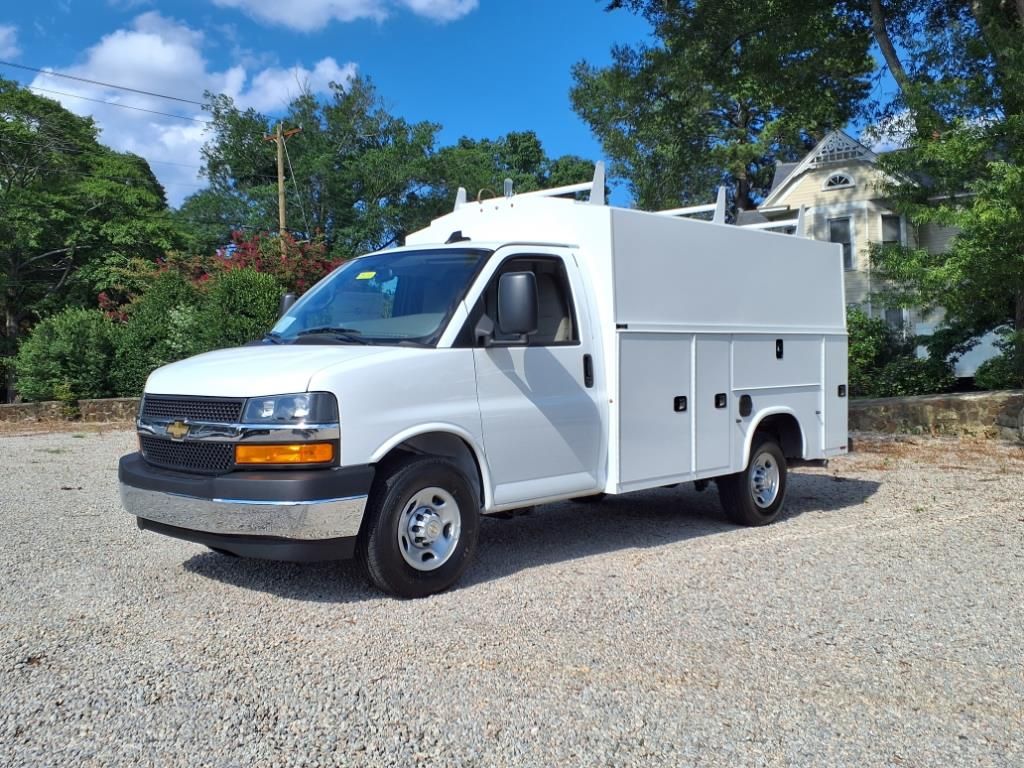 2025 Chevrolet Express Cutaway Base's photo