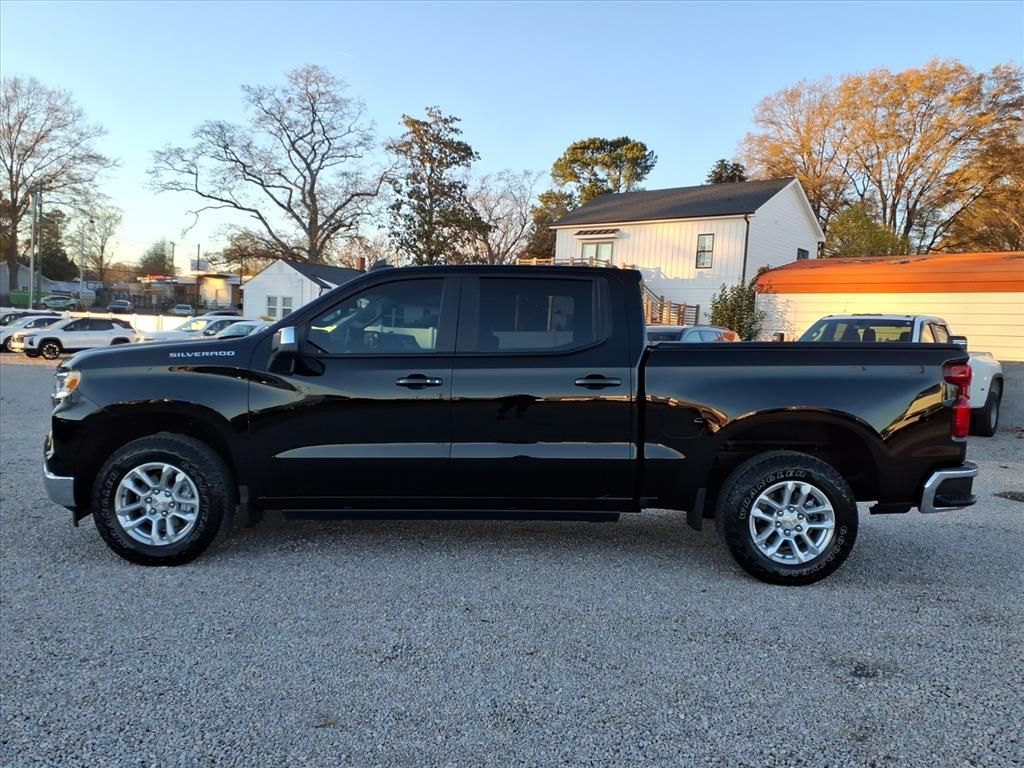 2025 Chevrolet Silverado 1500 LT photo 4